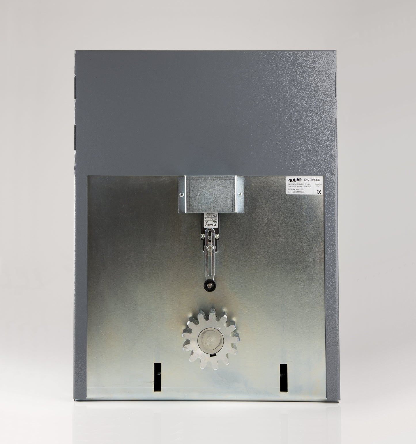 Quiko Titano 4000KG industrial sliding gate operator with manual unlocking mechanism.