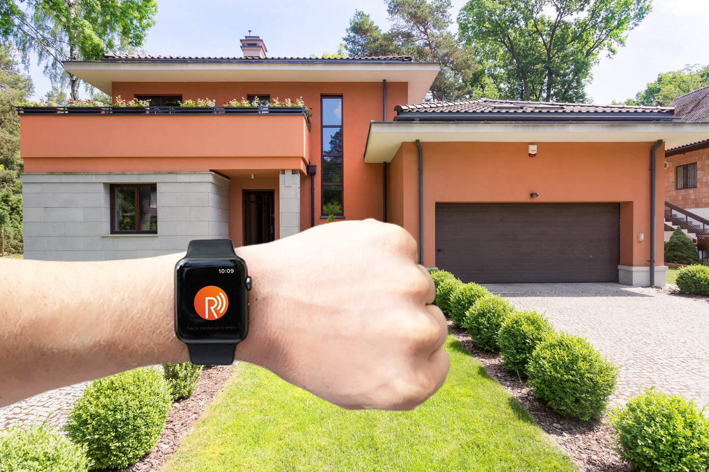 Smartgates-Remootio-3 smart gate opener controlling garage door via smartwatch.