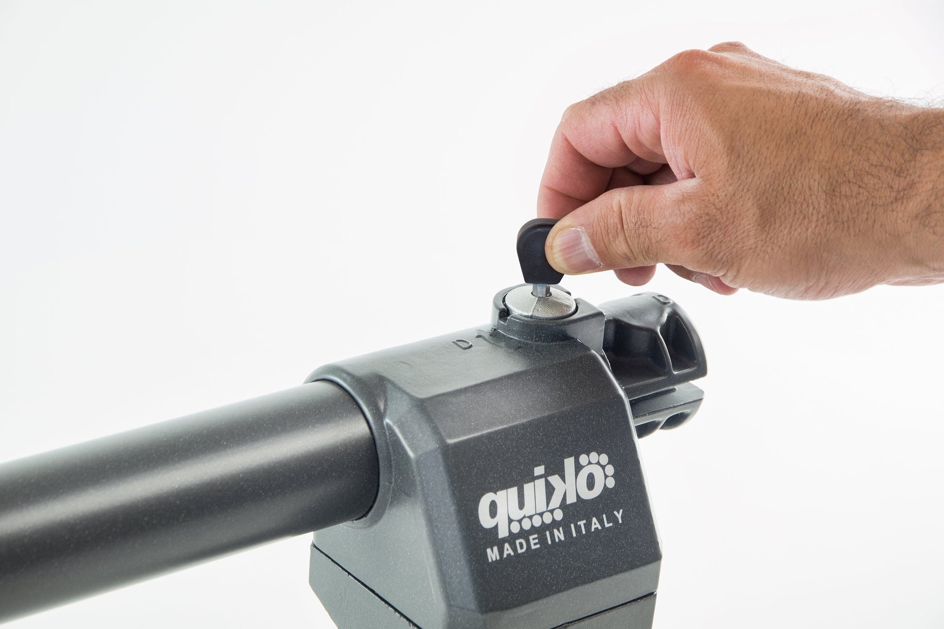 Quiko E-600 Eon swing gate actuator with manual unlock key for reliable gate solutions.