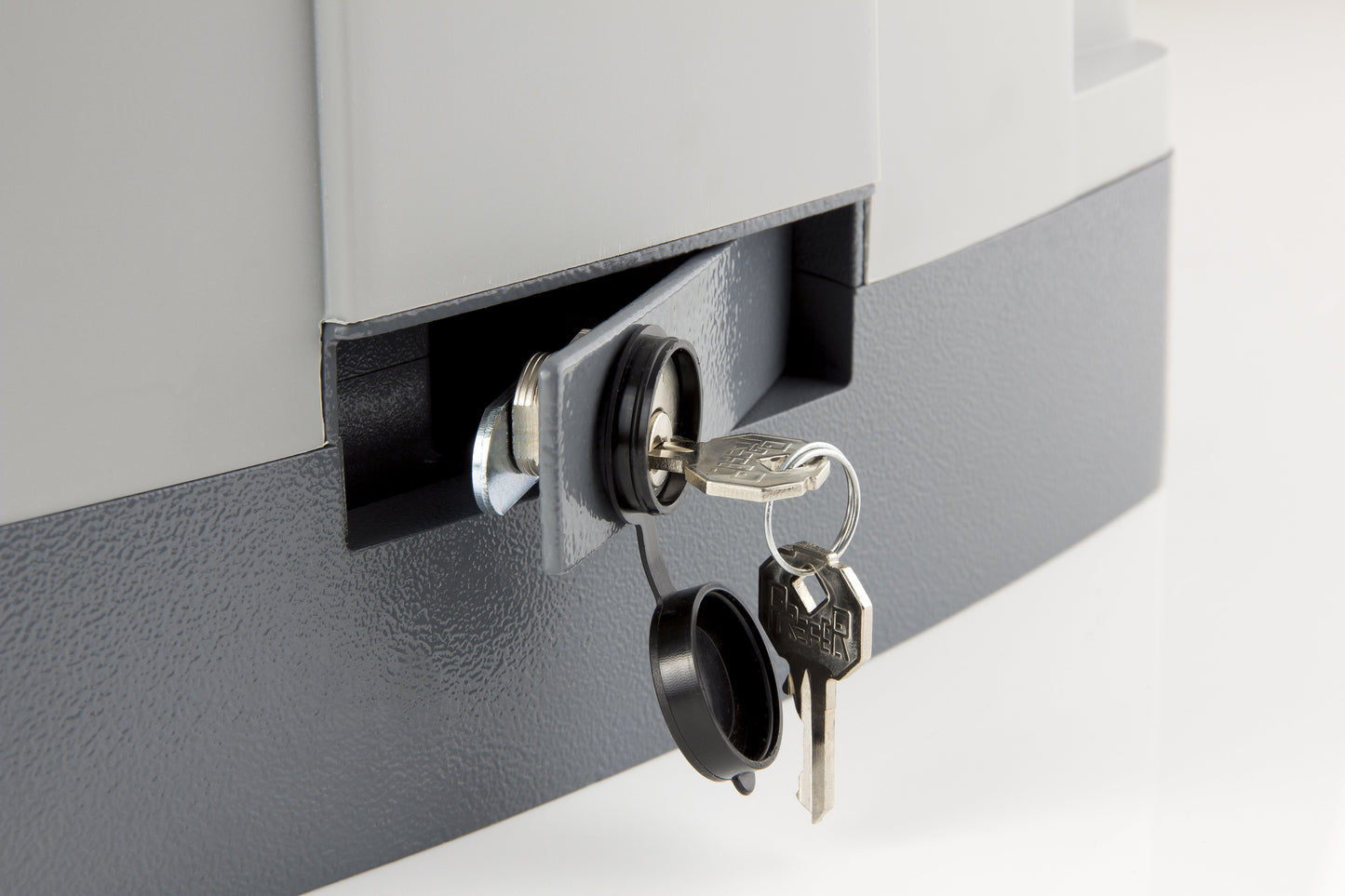 Quiko Moovy 2000Kg 230v heavyduty sliding gate motor with key ignition and manual release lever.