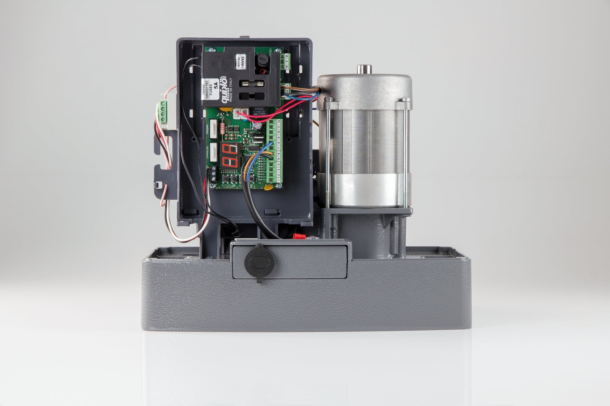 quiko moovy 2000kg 230v heavyduty sliding gate motor with open electronics panel