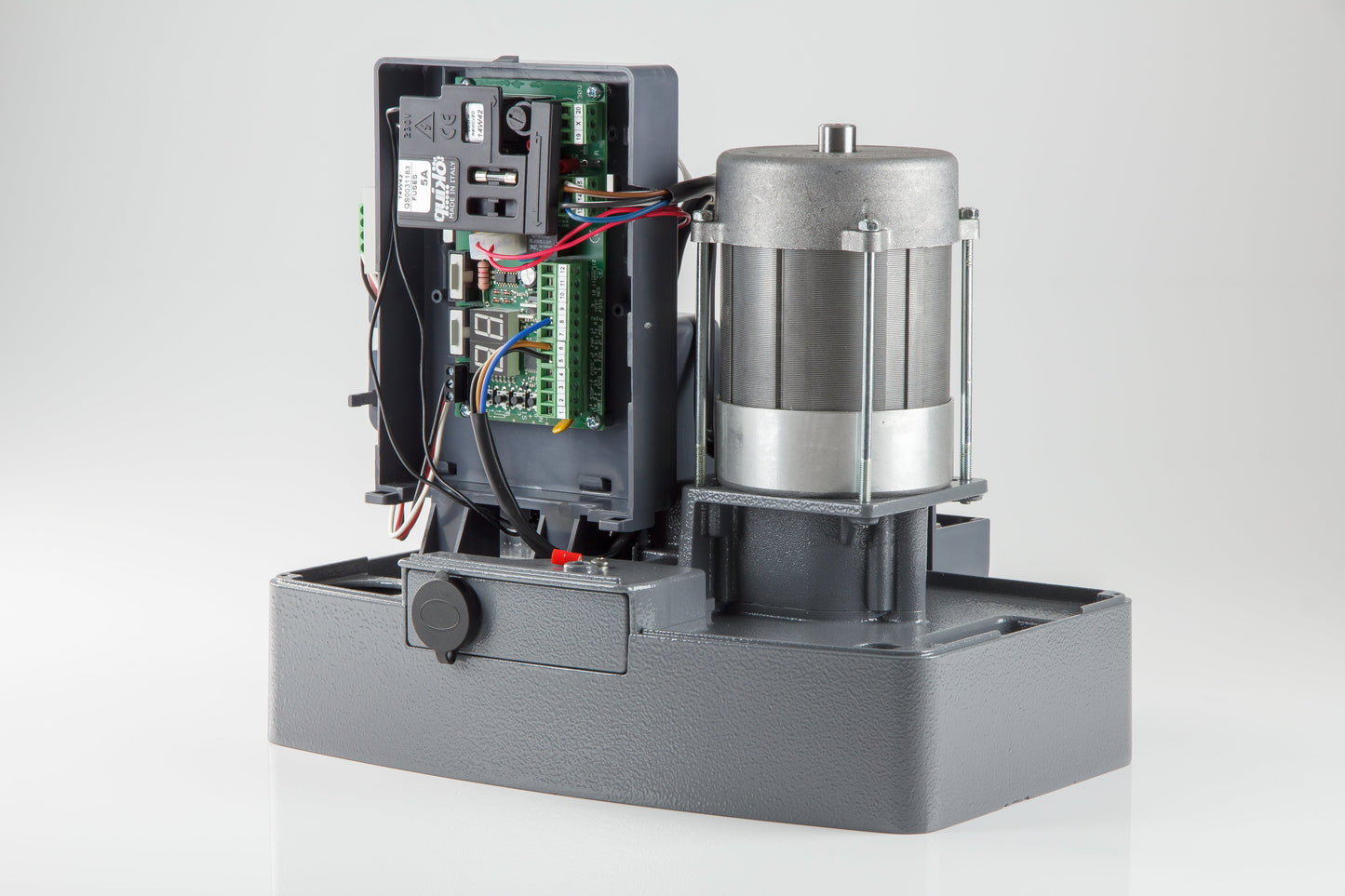 quiko moovy 2000kg 230v heavyduty sliding gate motor with control panel and sturdy design