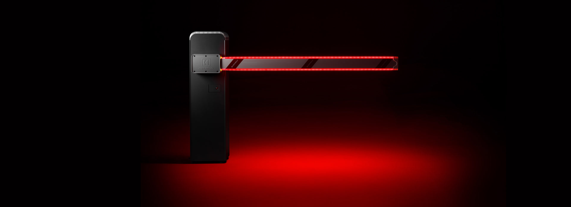 Comunello limit 500 24V 5M gate barrier with illuminated arm, designed for intensive use.