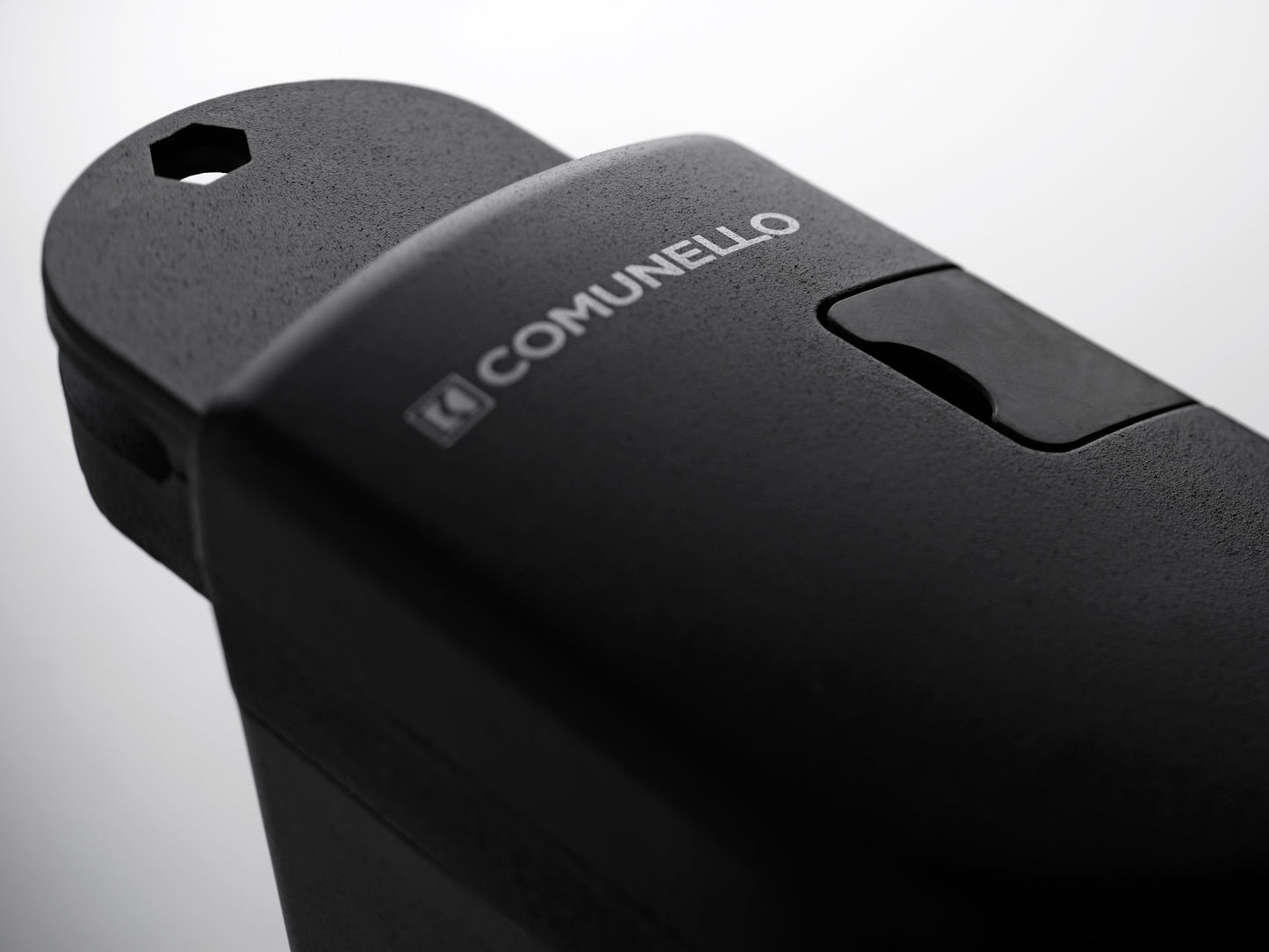 Comunello RAM 300 230V swing gate motor for smooth automation.